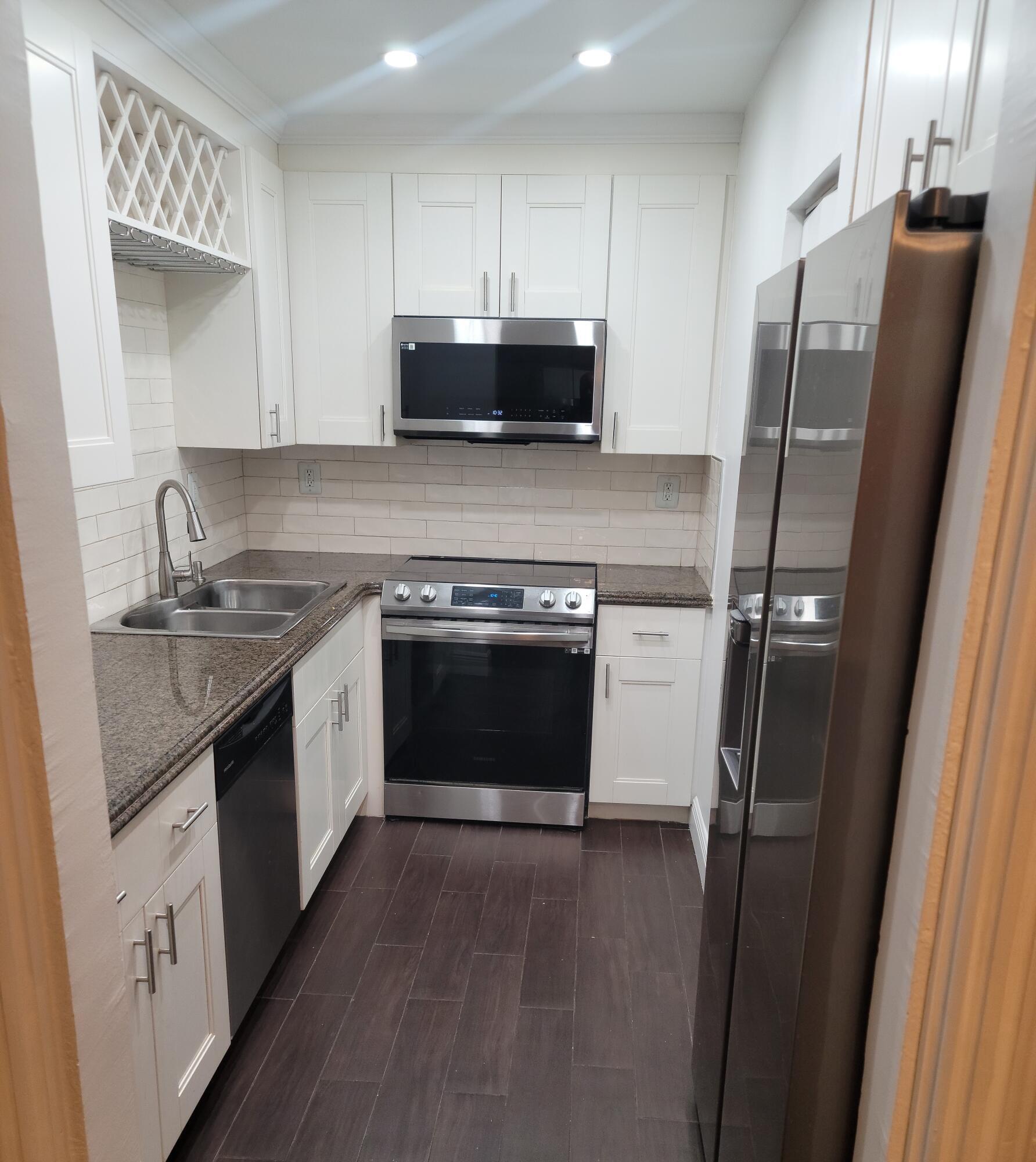 7613 Northwest 68th Terrace Tamarac, FL 33321 - Photo 10 of 13 Kitchen