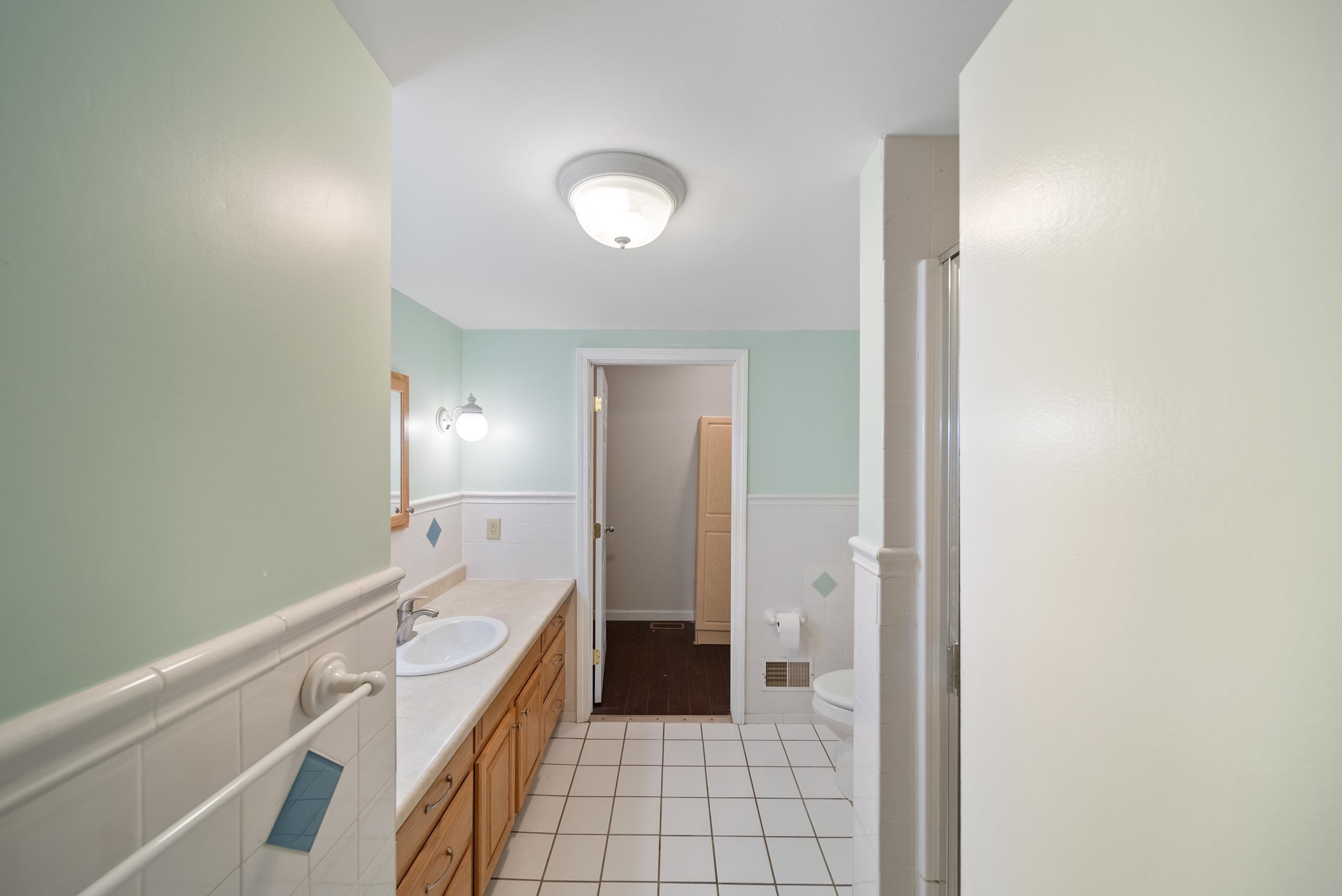 330 Mammoth Road Londonderry, NH 03053 - Photo 3 of 37 Gallery Image 3