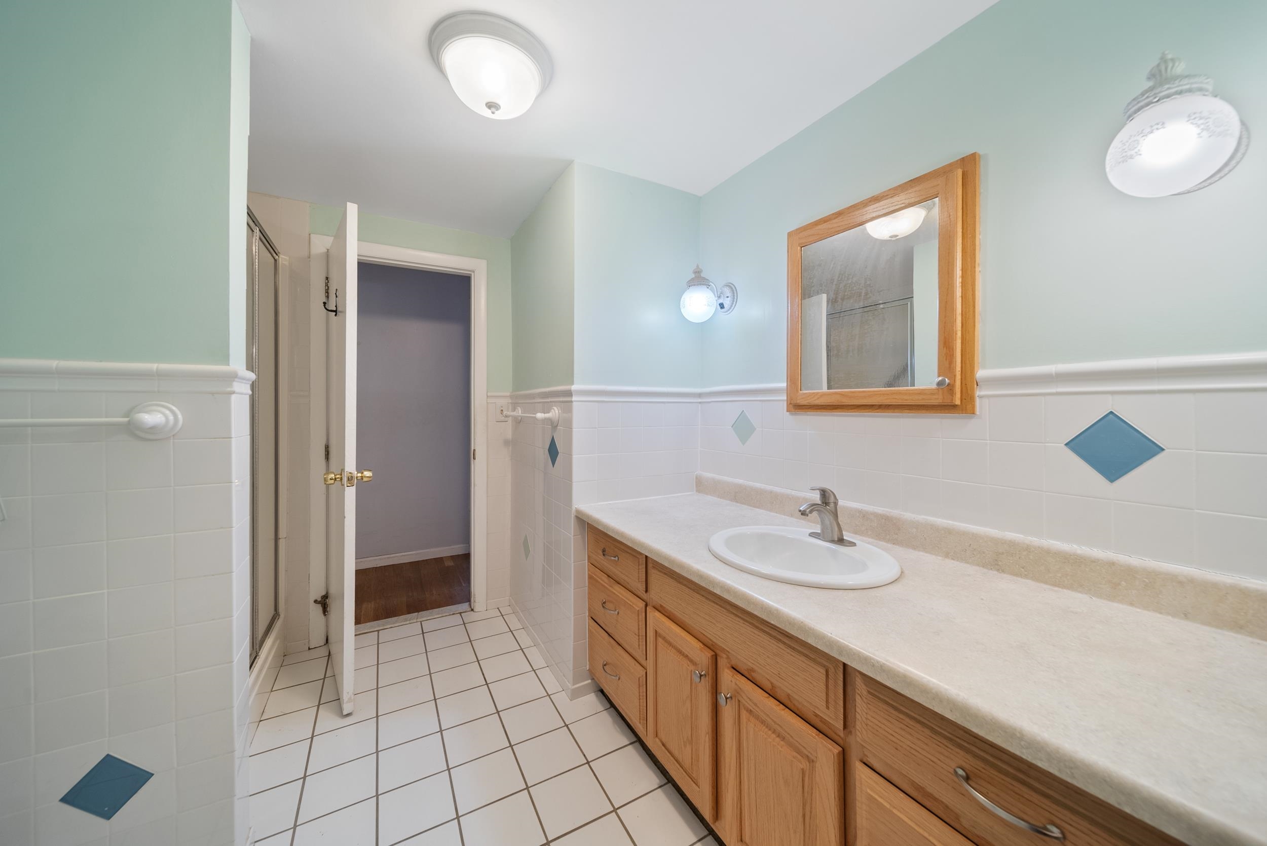 330 Mammoth Road Londonderry, NH 03053 - Photo 4 of 37 Gallery Image 4