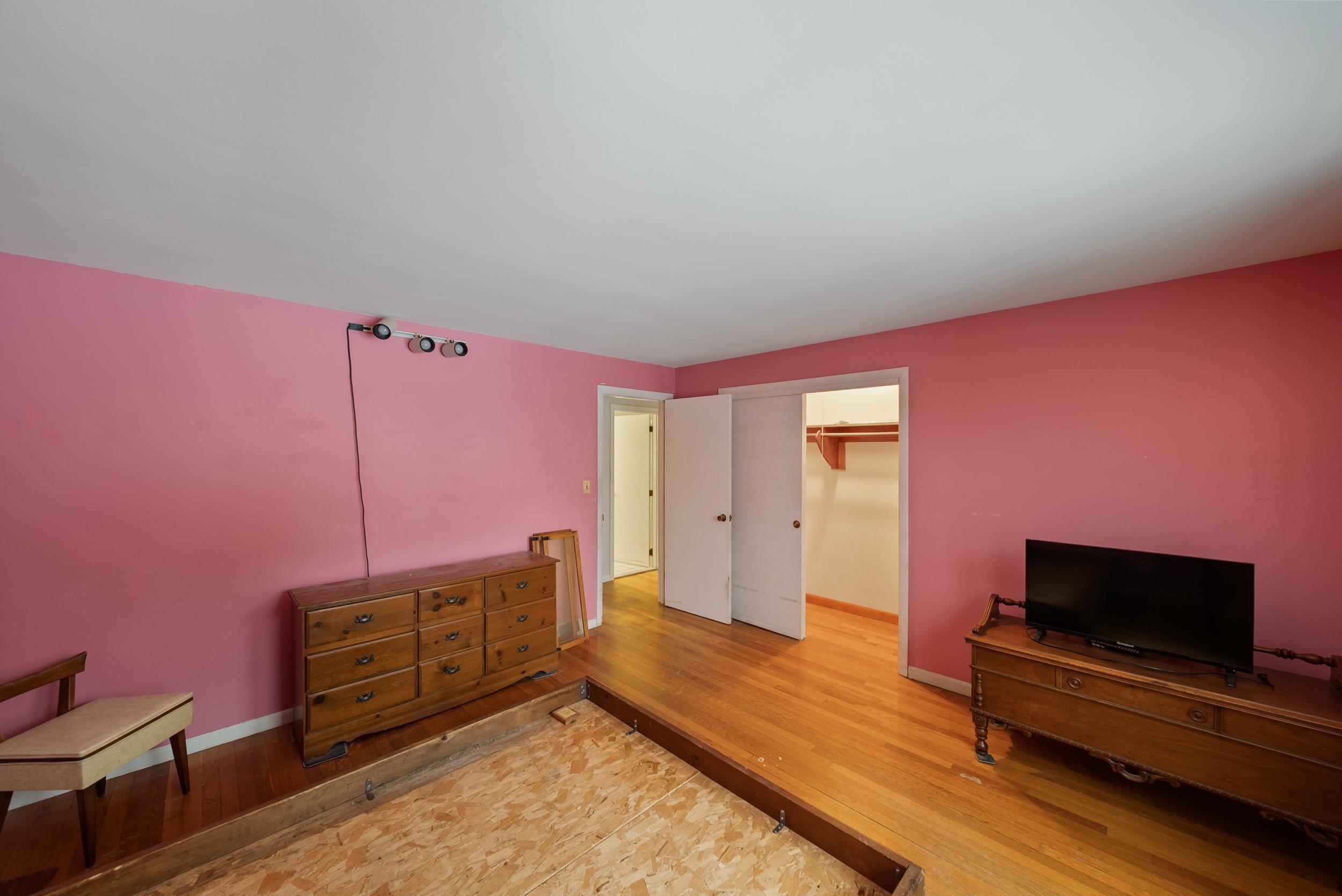 330 Mammoth Road Londonderry, NH 03053 - Photo 6 of 37 Gallery Image 6
