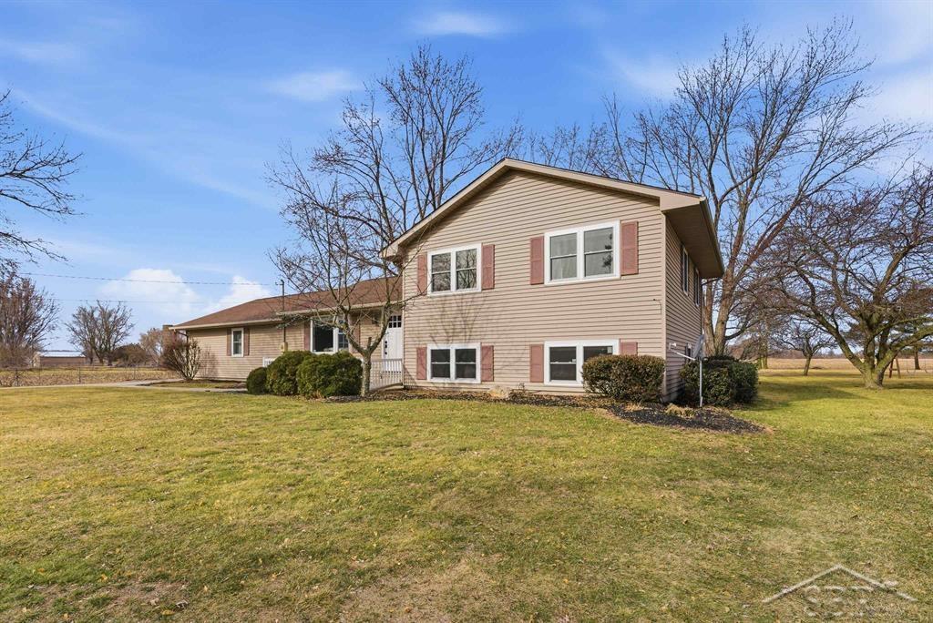 2258 South Nine Mile Road Kawkawlin, MI 48631 - Photo 2 of 47