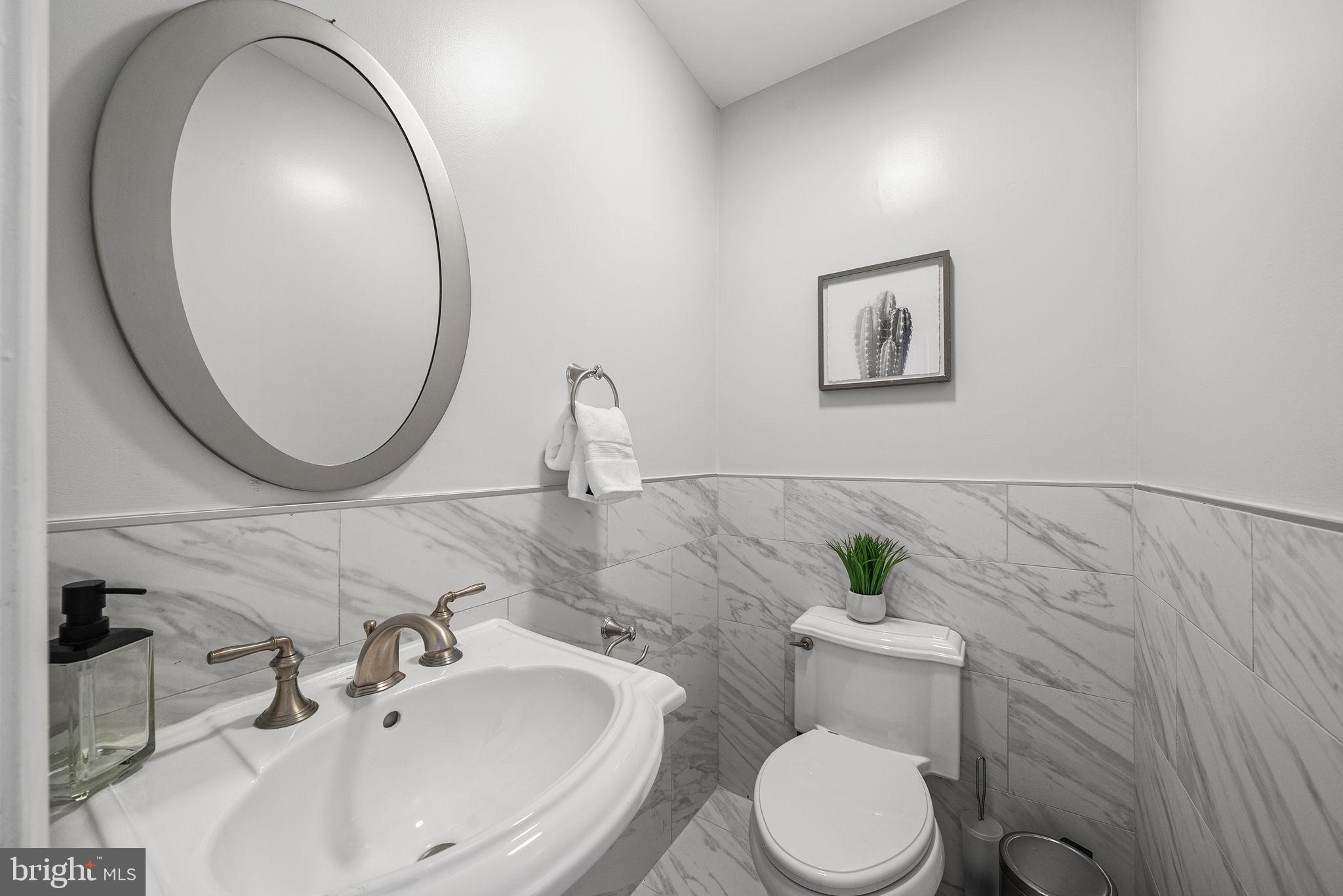 656 9th Street Northeast Washington, DC 20002 - Photo 18 of 56 Main Level Half Bath