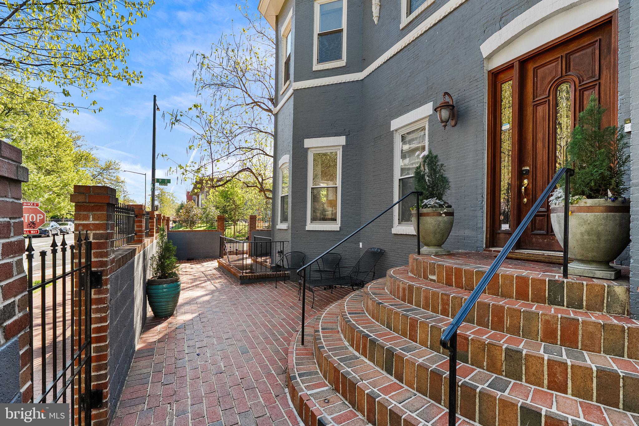 656 9th Street Northeast Washington, DC 20002 - Photo 4 of 56