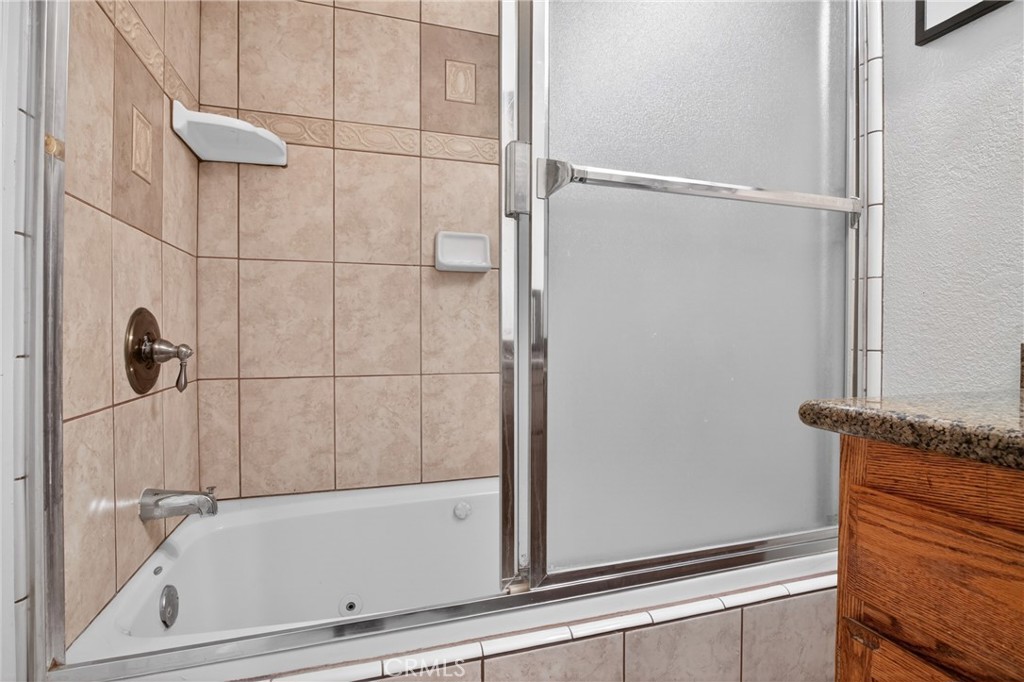 29631 Silver Street Castaic, CA 91384 - Photo 28 of 36 Guest Full bathroom