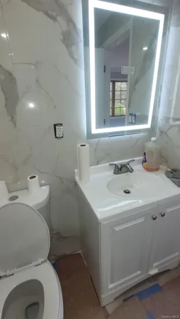 $5,250 | 8 Dee Place, Huntington Station, NY 11746