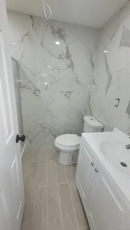 $5,250 | 8 Dee Place, Huntington Station, NY 11746