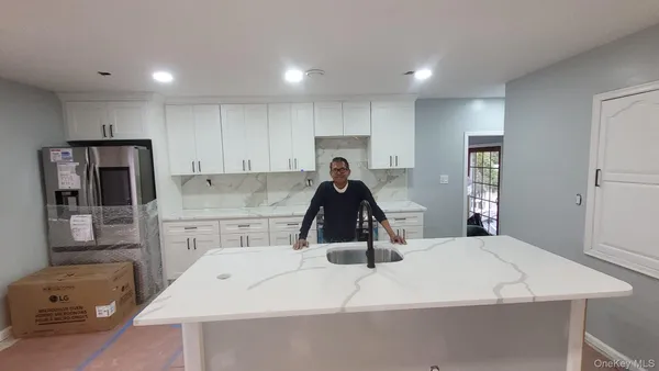 $5,250 | 8 Dee Place, Huntington Station, NY 11746