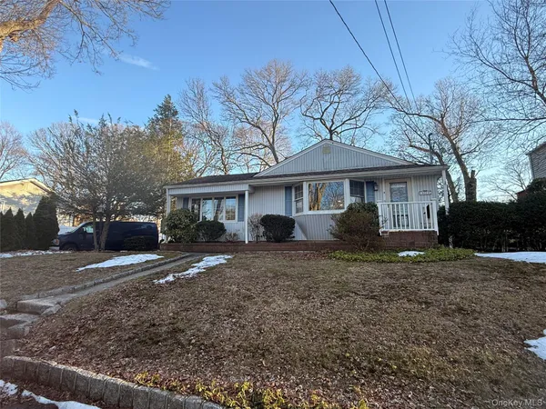 $5,250 | 8 Dee Place, Huntington Station, NY 11746