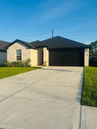 a front view of house with yard