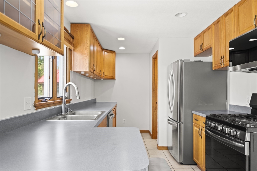 84 Wheeler Avenue Springfield, MA 01118 - Photo 21 of 42