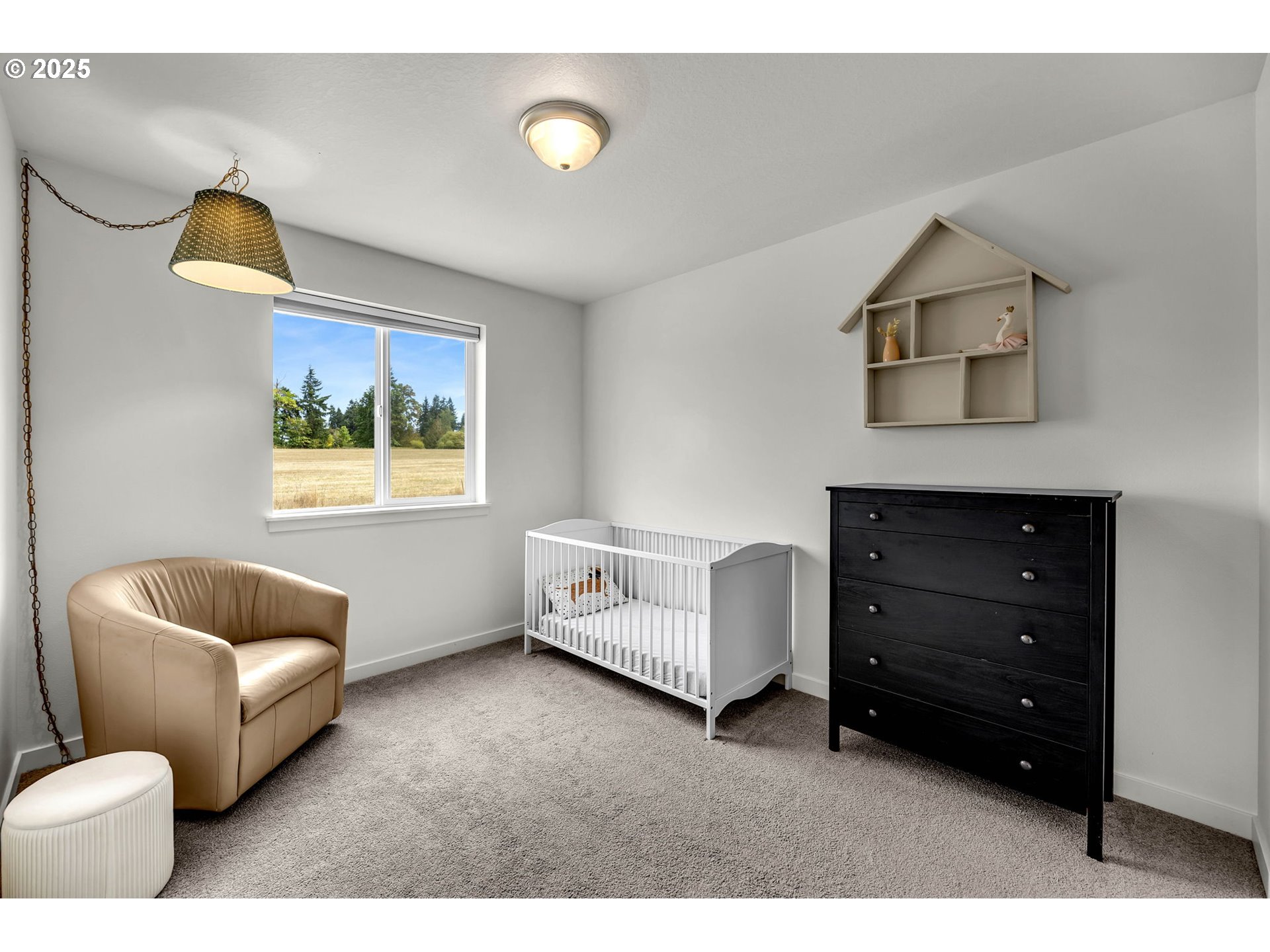 502 Cardinal Avenue Winlock, WA 98596 - Photo 22 of 33 a living room with furniture and a window