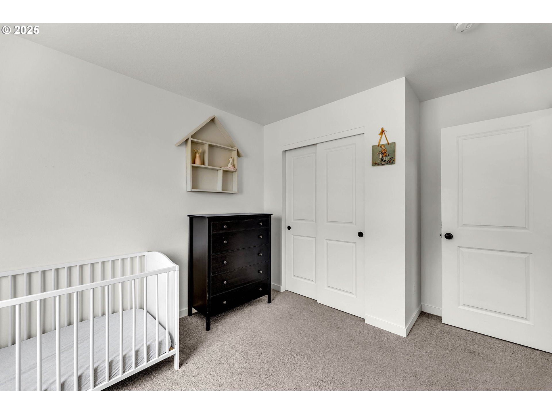 502 Cardinal Avenue Winlock, WA 98596 - Photo 23 of 33 a bedroom with furniture and a window