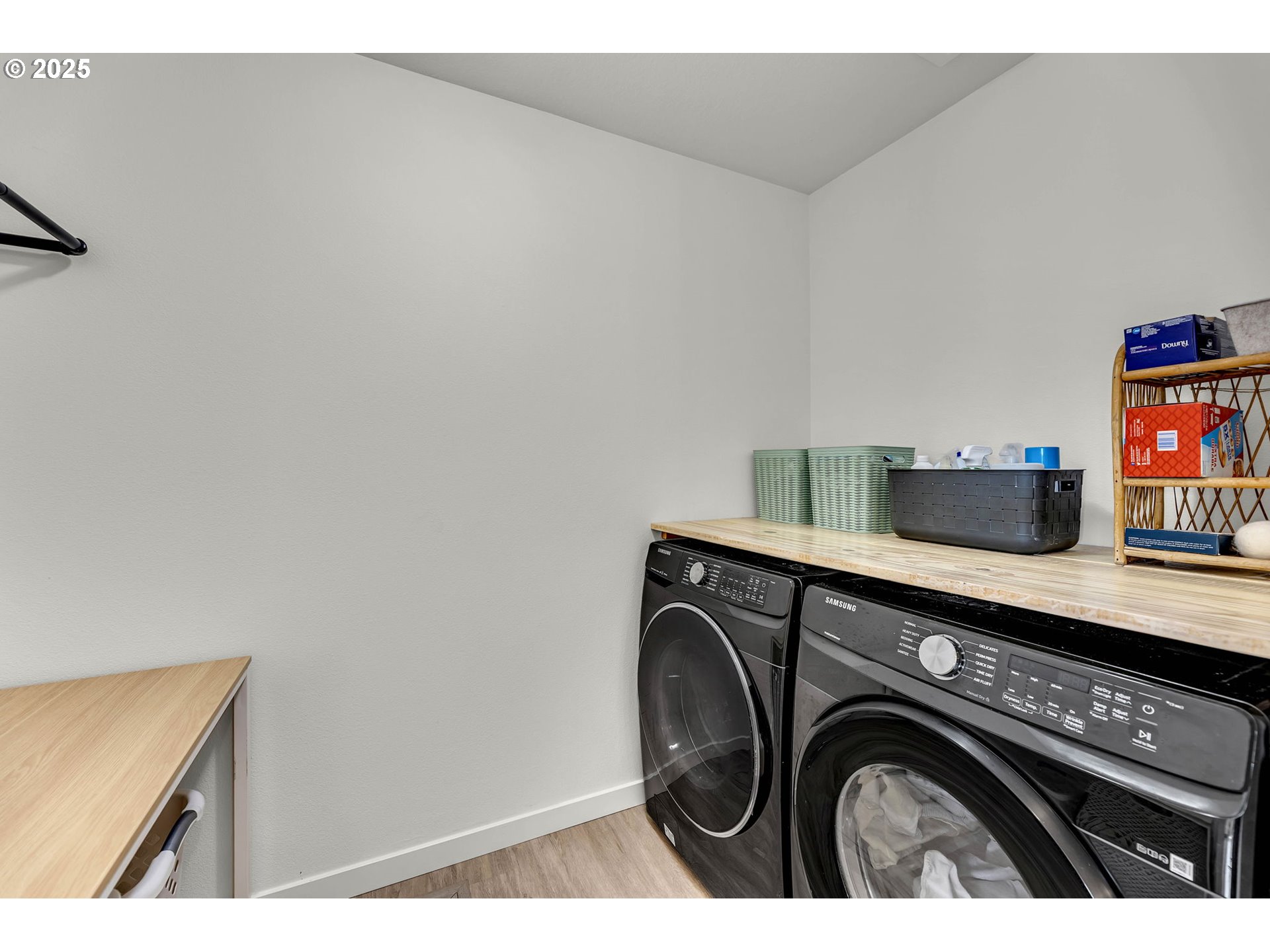 502 Cardinal Avenue Winlock, WA 98596 - Photo 24 of 33 a utility room with dryer and washer