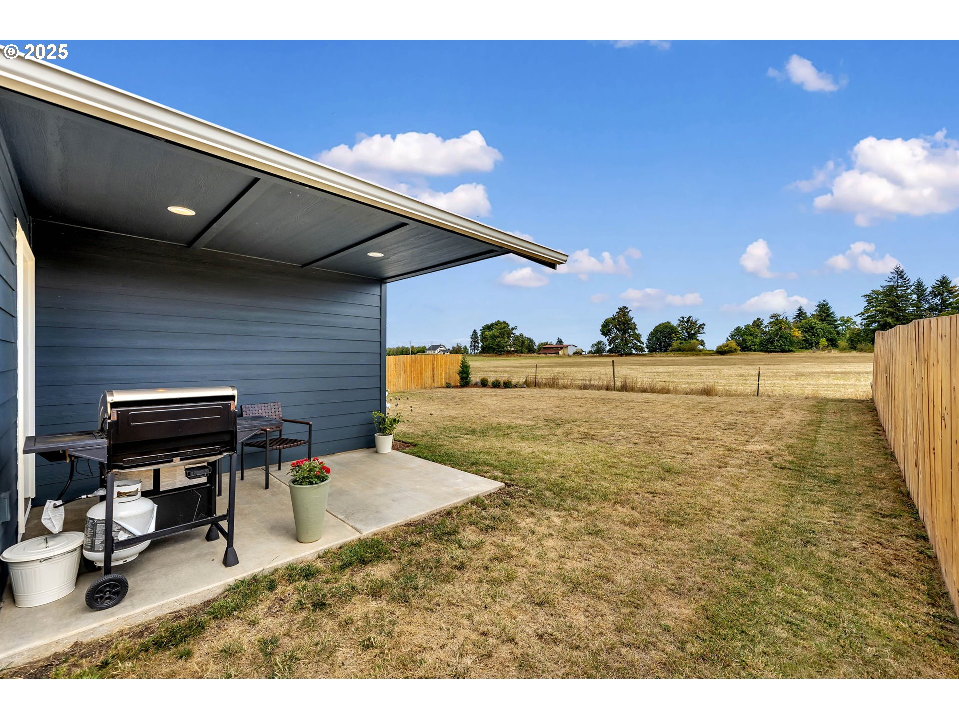 502 Cardinal Avenue Winlock, WA 98596 - Photo 26 of 33 a backyard of a house with table and chairs
