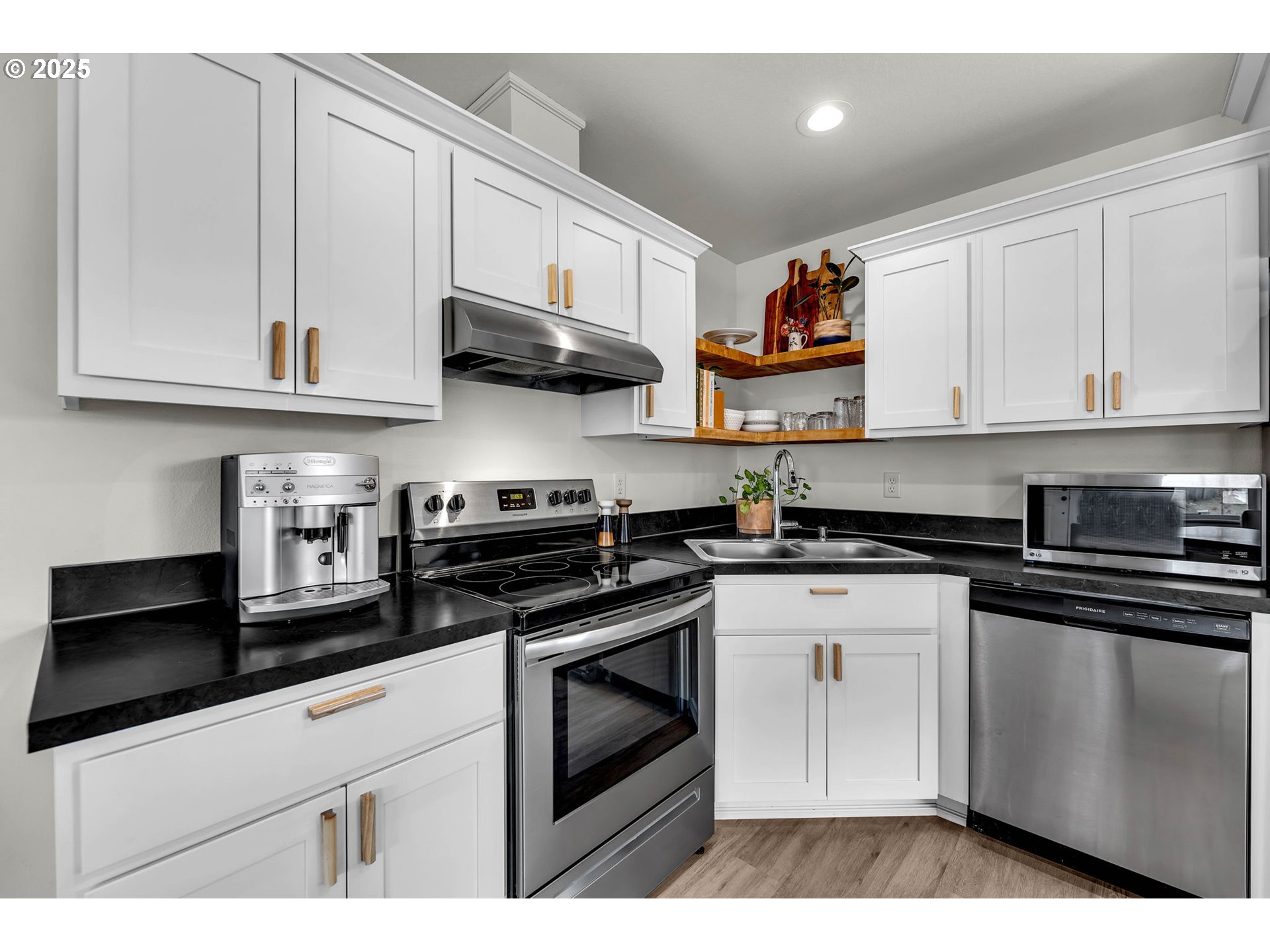 502 Cardinal Avenue Winlock, WA 98596 - Photo 8 of 33 a kitchen with stainless steel appliances granite countertop a stove a sink and a microwave