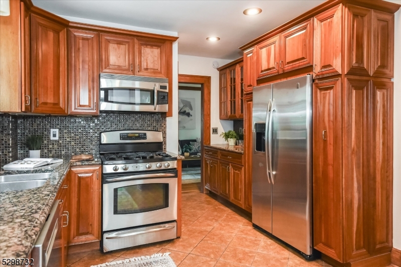 19 Field Road Maplewood, NJ 07040 - Photo 12 of 32 Gallery Image 12