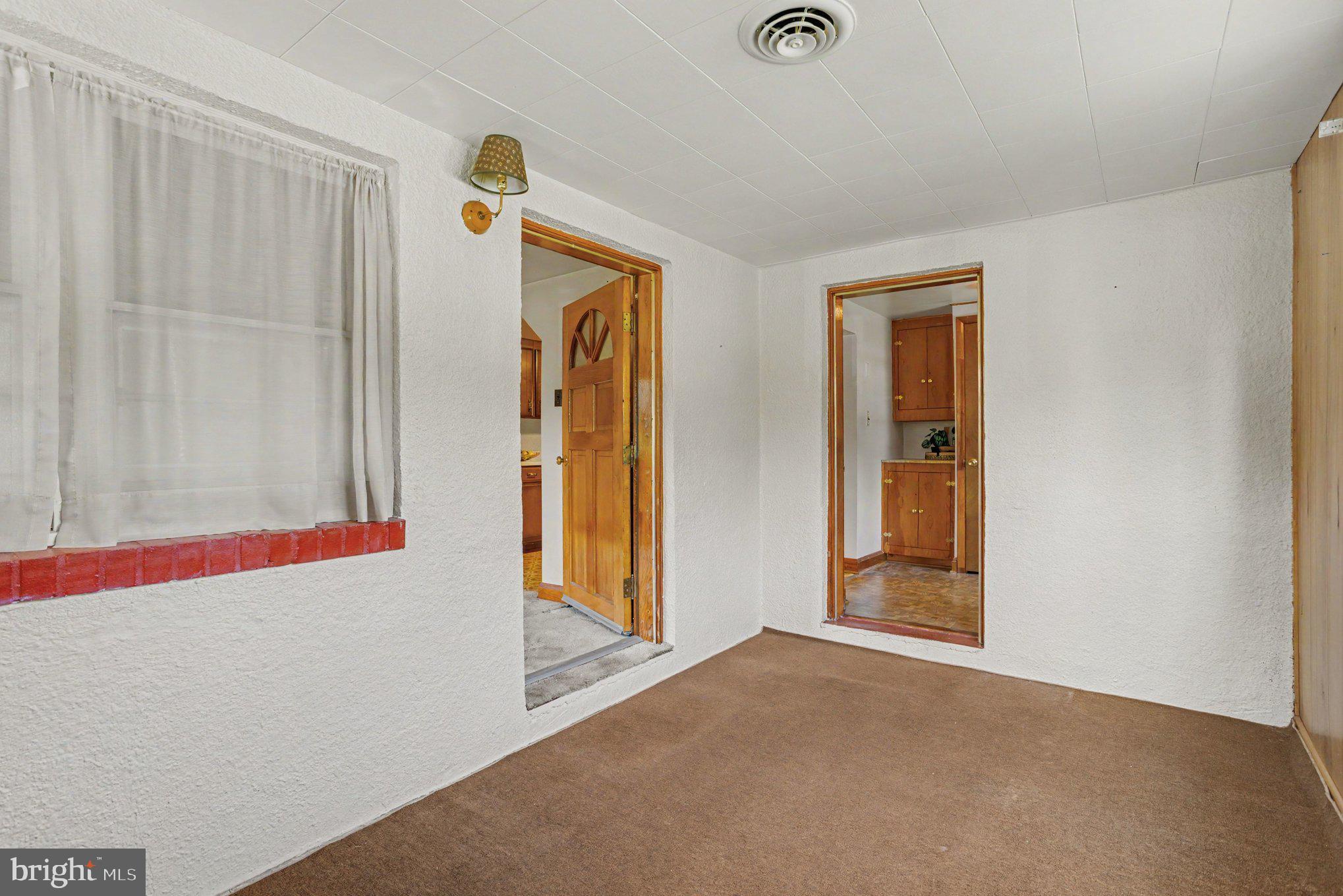 7437 New Cut Road Kingsville, MD 21087 - Photo 3 of 37 Entryway w/ access to Living Room or Pantry/Mud Rm