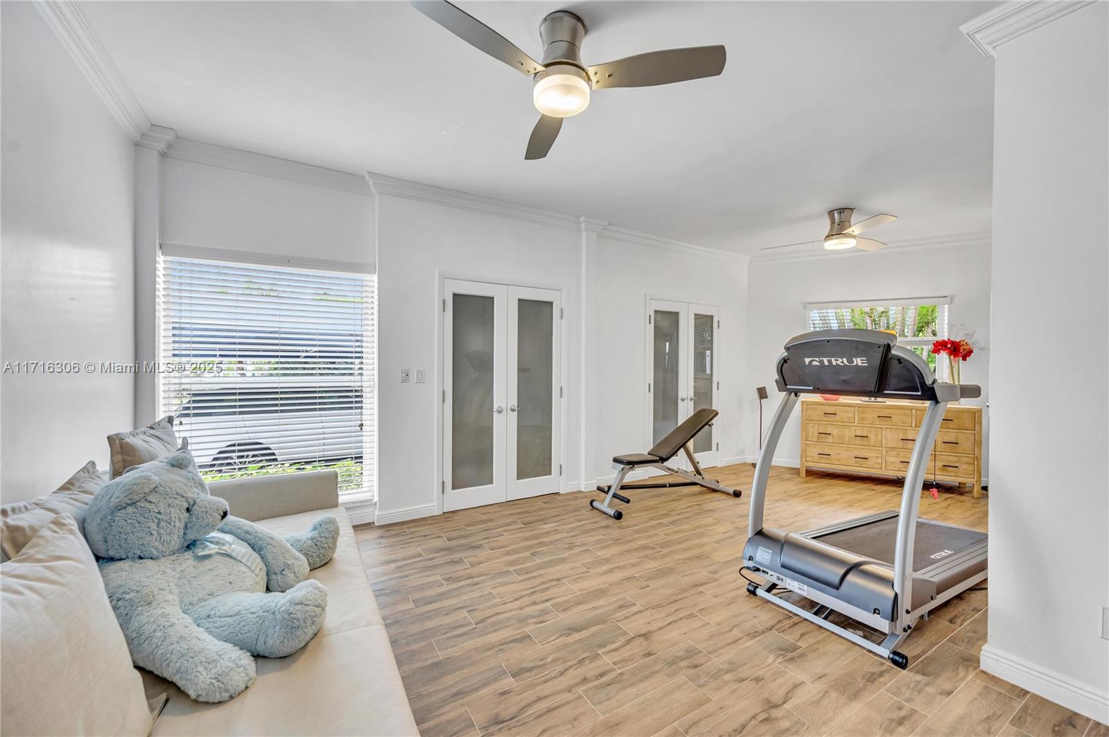 1480 Daytonia Road Miami Beach, FL 33141 - Photo 18 of 36