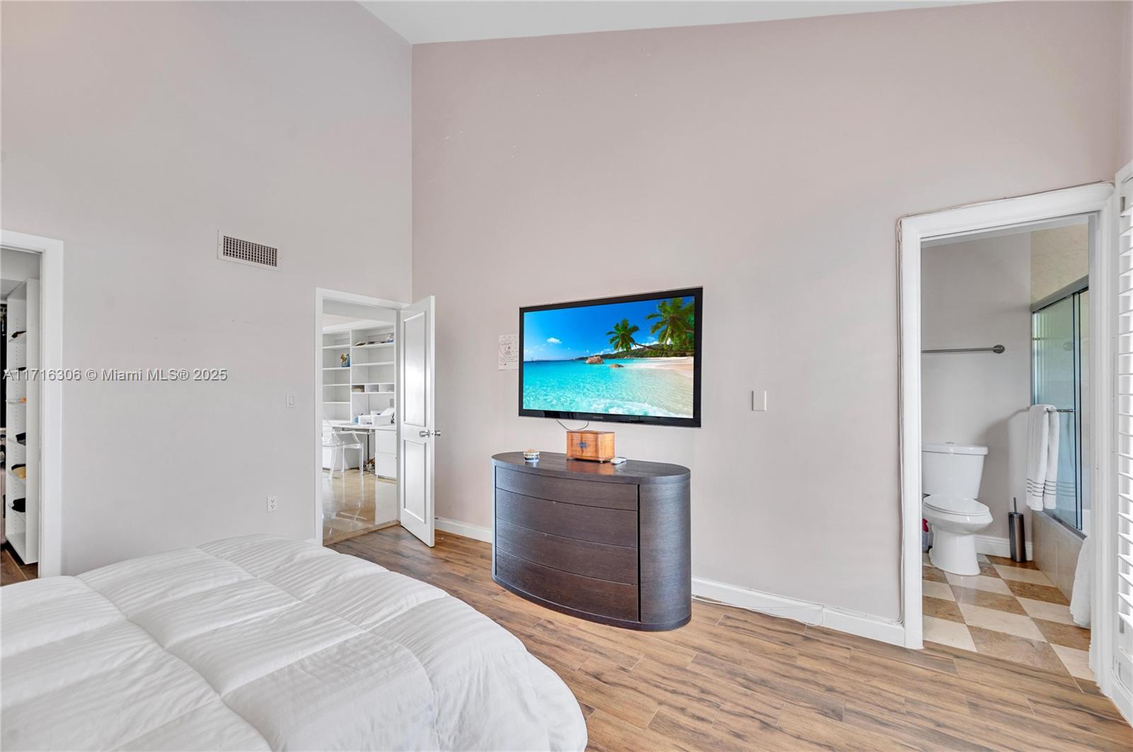 1480 Daytonia Road Miami Beach, FL 33141 - Photo 26 of 36