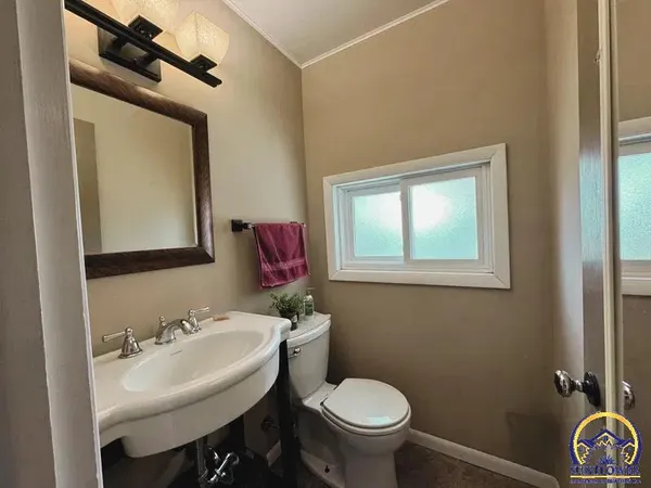 $229,000 | 209 Cherokee Avenue, Hiawatha, KS 66434