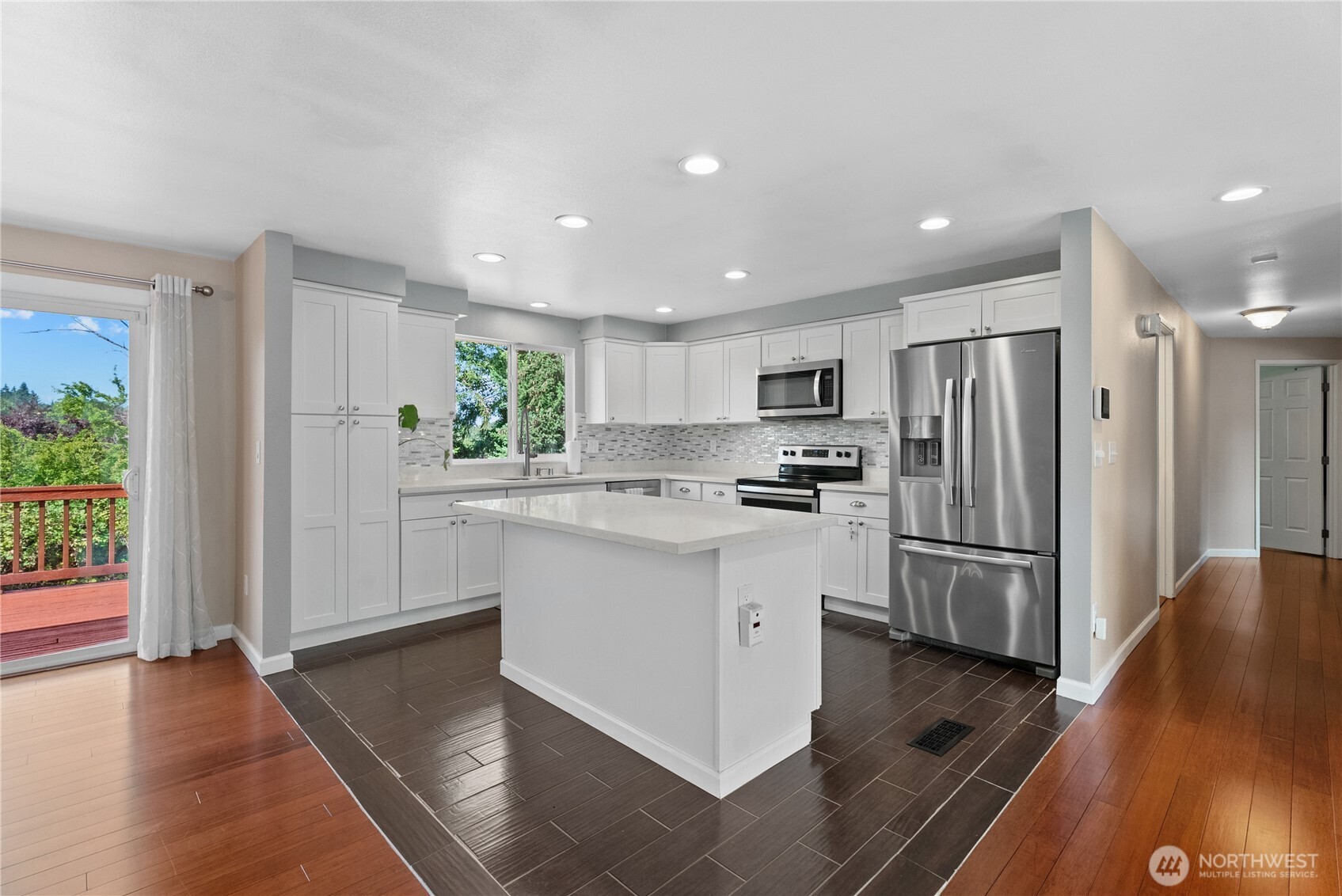 1665 Monroe Court Southeast Renton, WA 98058 - Photo 6 of 27 Gallery Image 6