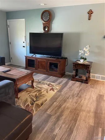 $145,000 | 7916 Camelot Lane, Unit 4, Crestwood, MO 63123