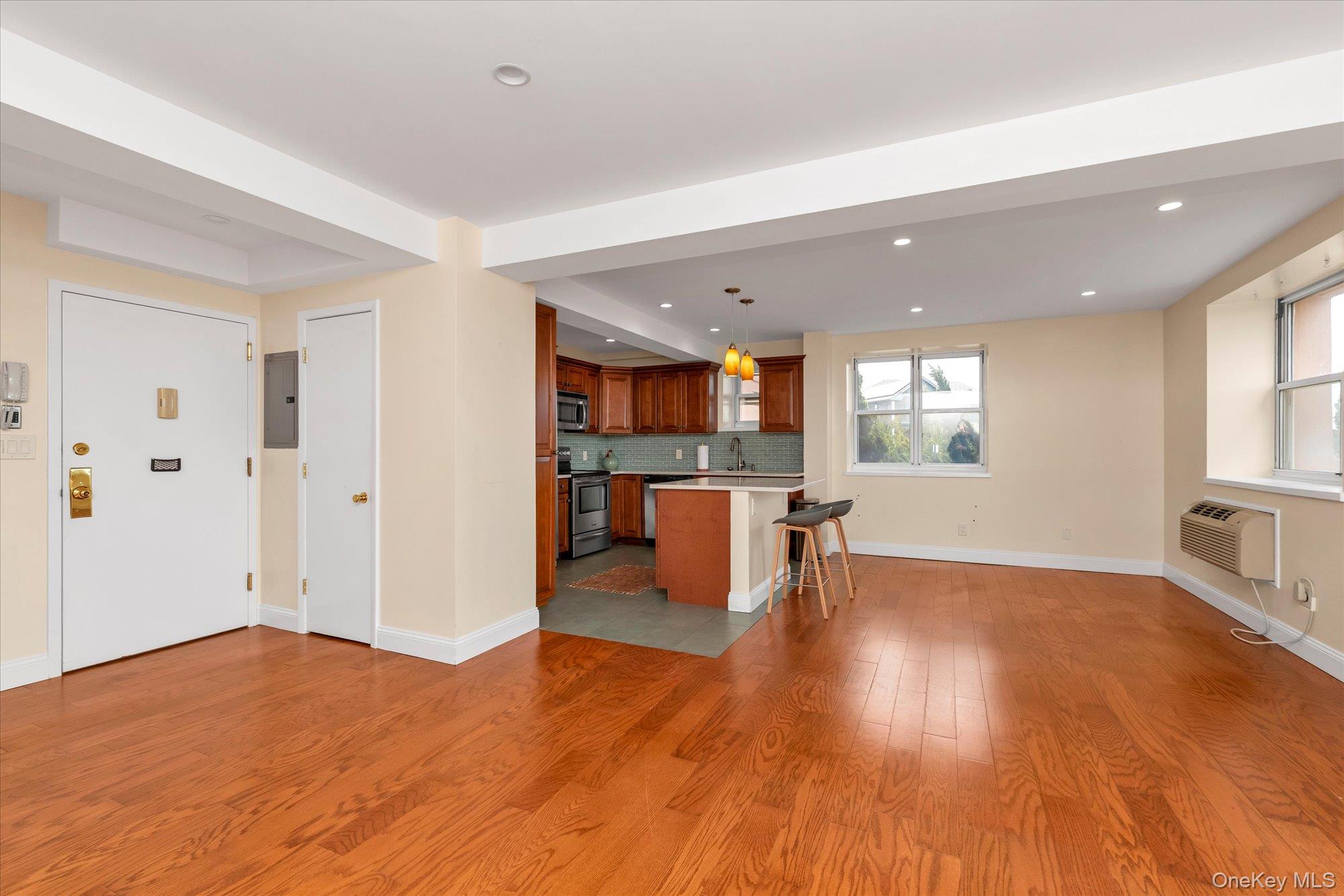 2 Richmond Road, Unit 1I Long Beach, NY 11561 - Photo 4 of 27