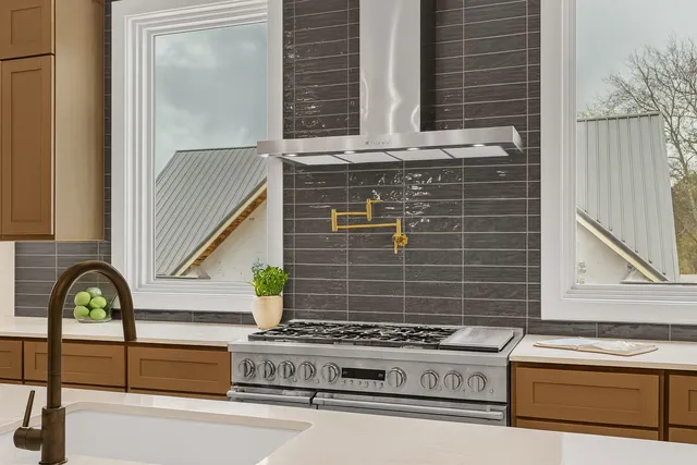 a view of entryway with a front door