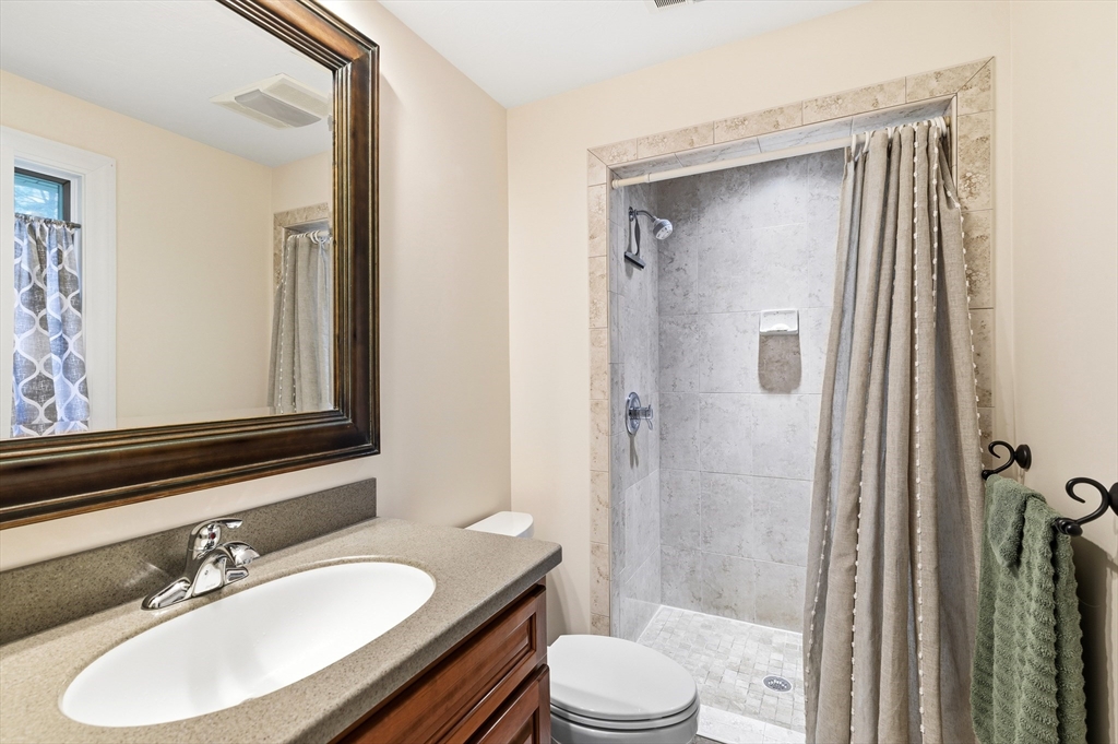 864 Locust Street Raynham, MA 02767 - Photo 15 of 34 Gallery Image 15
