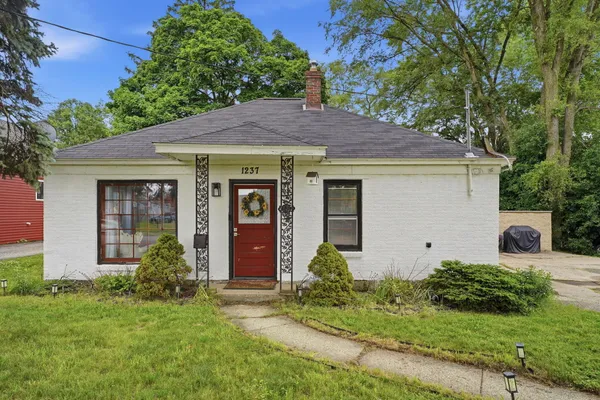 $250,000 | 1237 Fuller Avenue Northeast, Grand Rapids, MI 49505