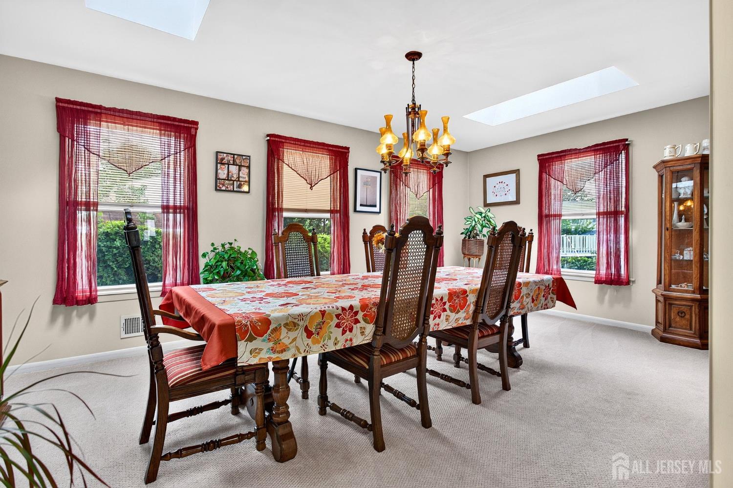 21 Sulliman Road Edison, NJ 08817 - Photo 7 of 26