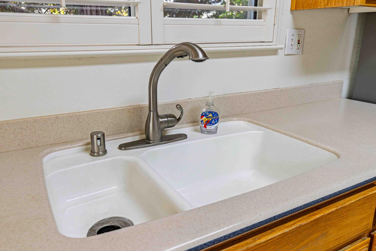 995 West Springer Drive Turlock, CA 95382 - Photo 12 of 39 a bathroom with a sink and a window