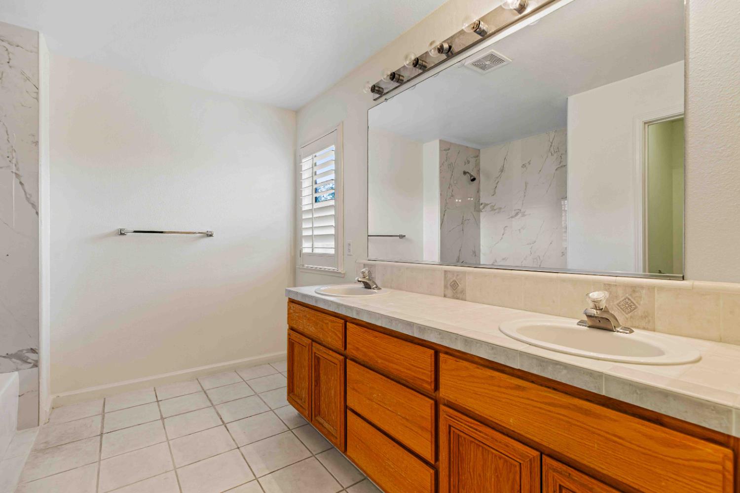 995 West Springer Drive Turlock, CA 95382 - Photo 29 of 39 a bathroom with a sink and a mirror