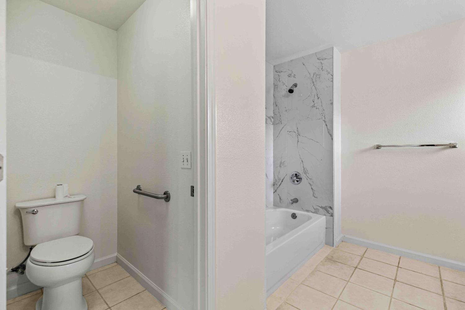995 West Springer Drive Turlock, CA 95382 - Photo 30 of 39 a bathroom with a bathtub toilet and a shower