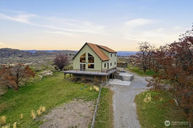 $595,000 | 56082 Highway 155, Electric City, WA 99123