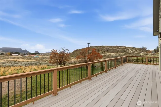 $595,000 | 56082 Highway 155, Electric City, WA 99123