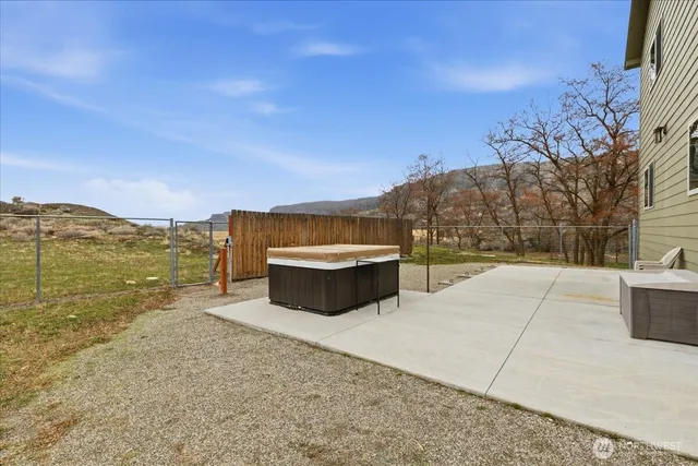 $595,000 | 56082 Highway 155, Electric City, WA 99123