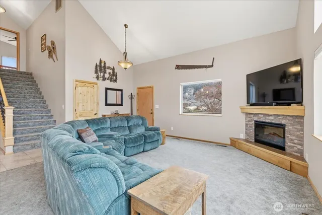 $595,000 | 56082 Highway 155, Electric City, WA 99123