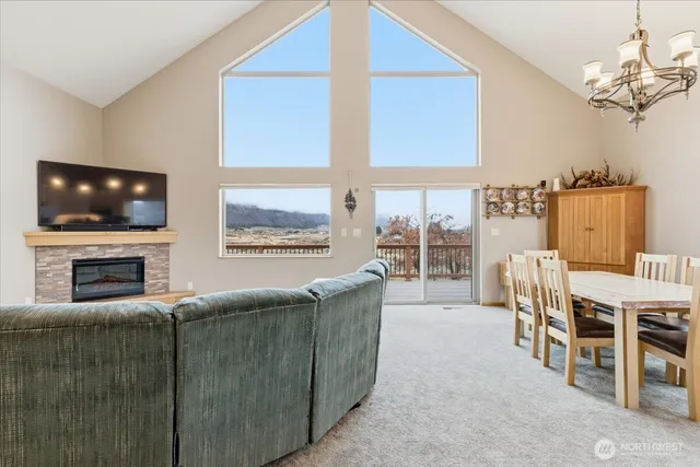 $595,000 | 56082 Highway 155, Electric City, WA 99123