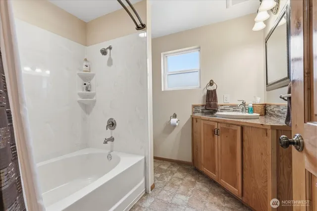 $595,000 | 56082 Highway 155, Electric City, WA 99123