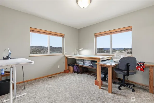 $595,000 | 56082 Highway 155, Electric City, WA 99123