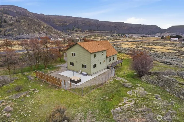 $595,000 | 56082 Highway 155, Electric City, WA 99123