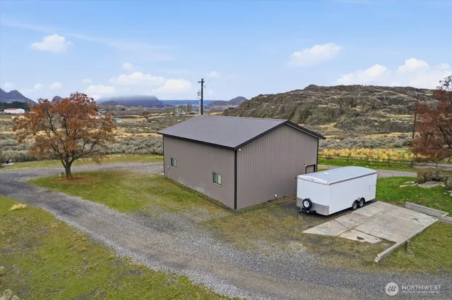 $595,000 | 56082 Highway 155, Electric City, WA 99123