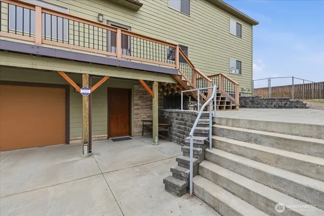 $595,000 | 56082 Highway 155, Electric City, WA 99123