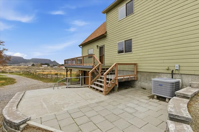 $595,000 | 56082 Highway 155, Electric City, WA 99123