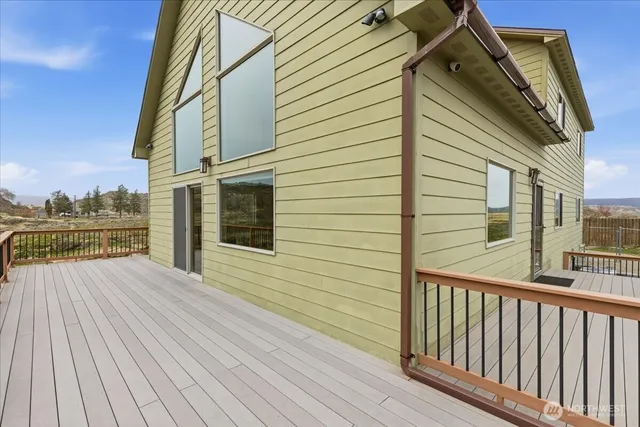 $595,000 | 56082 Highway 155, Electric City, WA 99123