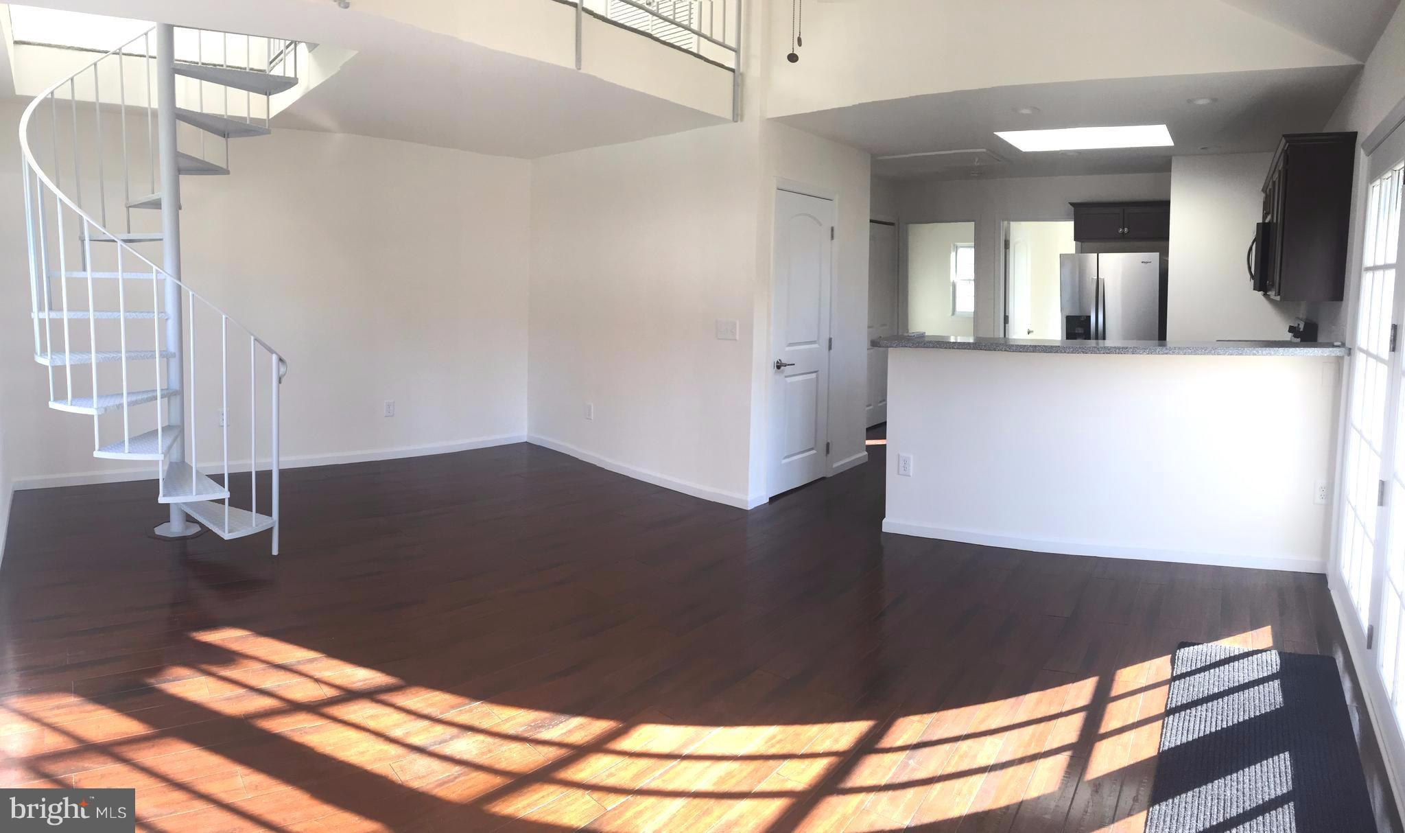 201 Oakwood Road Edgewater, MD 21037 - Photo 2 of 30 Living Room