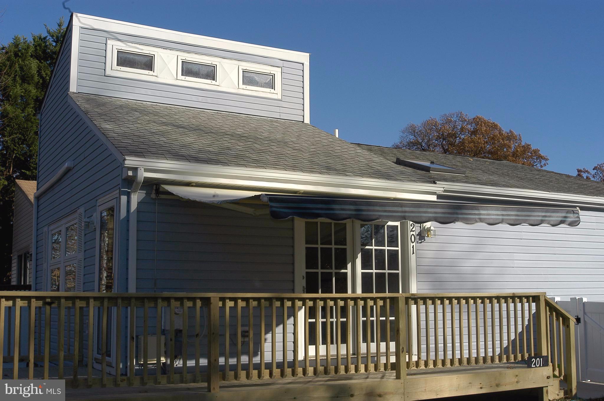 201 Oakwood Road Edgewater, MD 21037 - Photo 14 of 30 FOH w/ Awning down