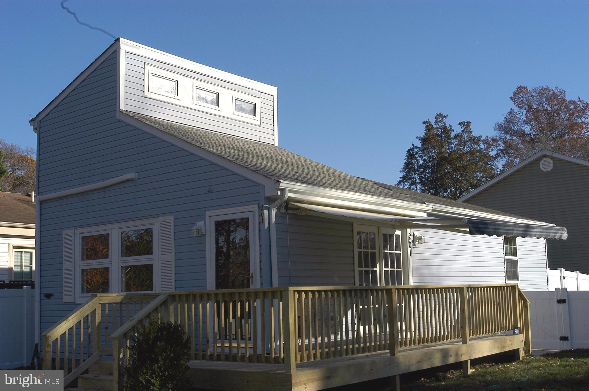 201 Oakwood Road Edgewater, MD 21037 - Photo 15 of 30 FOH w/ awning down