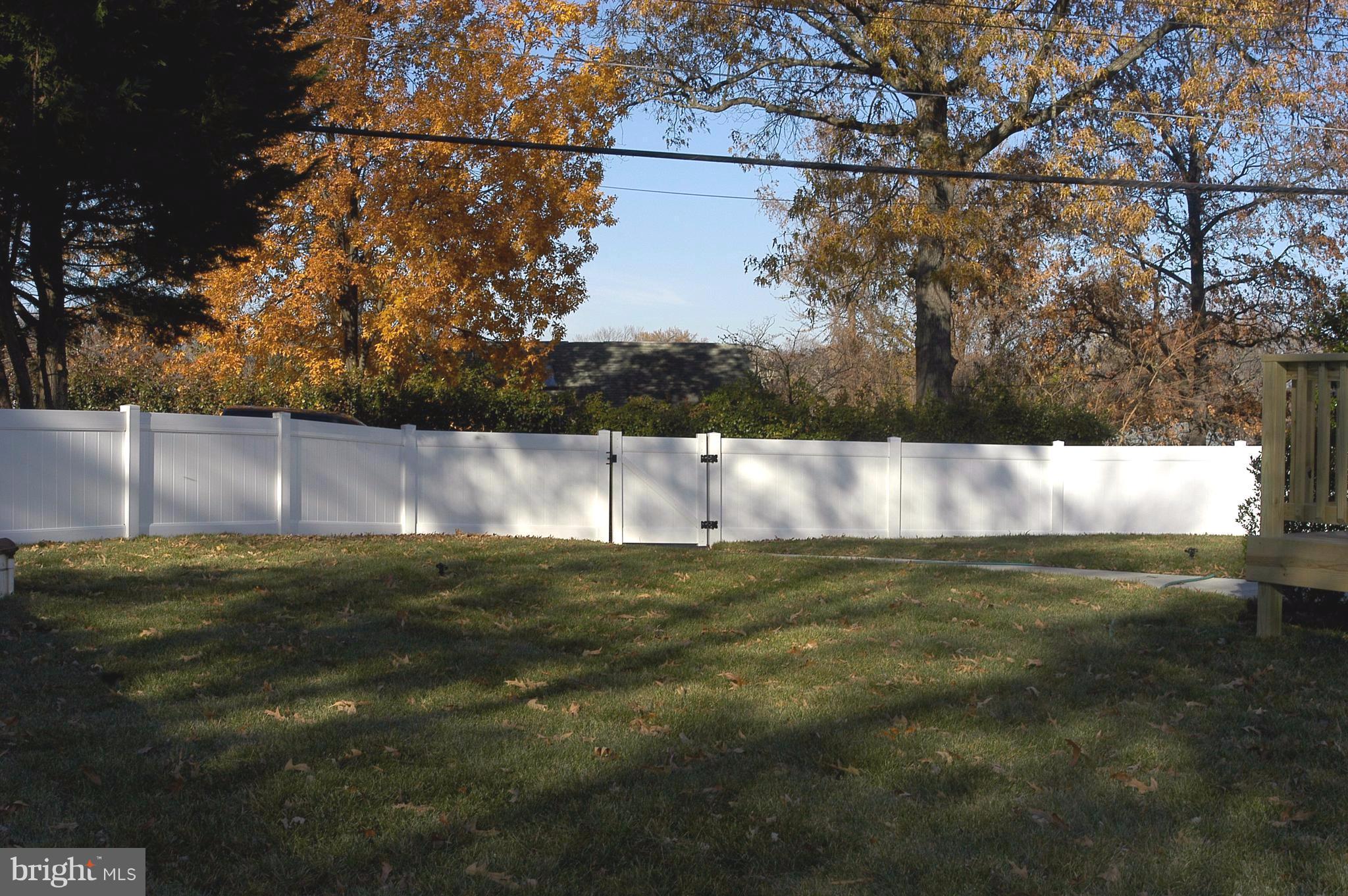 201 Oakwood Road Edgewater, MD 21037 - Photo 18 of 30 Large Fenced in Yard